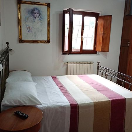 Independent Villa With Private Beach On The Lake Браччано Екстер'єр фото