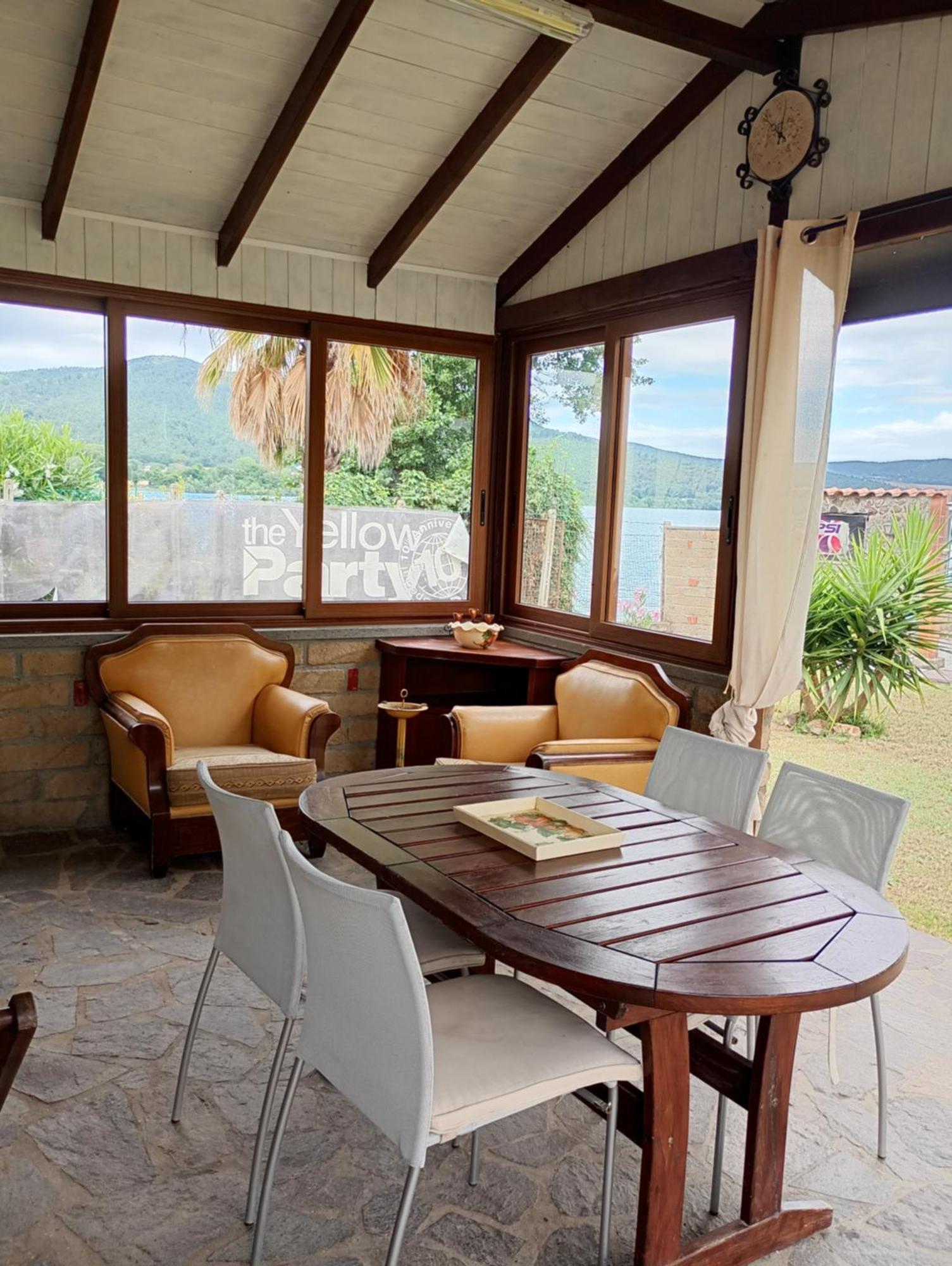 Independent Villa With Private Beach On The Lake Браччано Екстер'єр фото