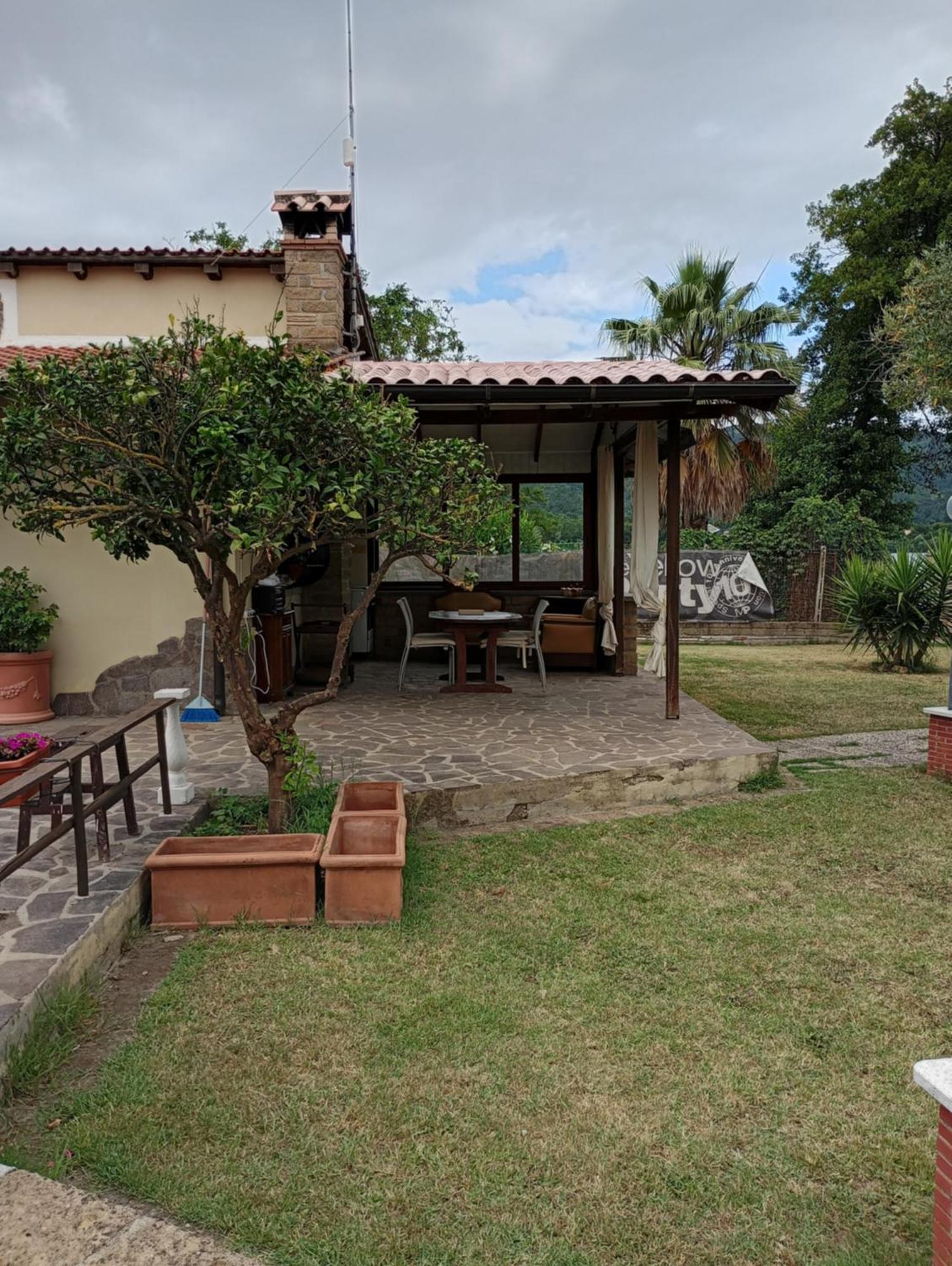 Independent Villa With Private Beach On The Lake Браччано Екстер'єр фото